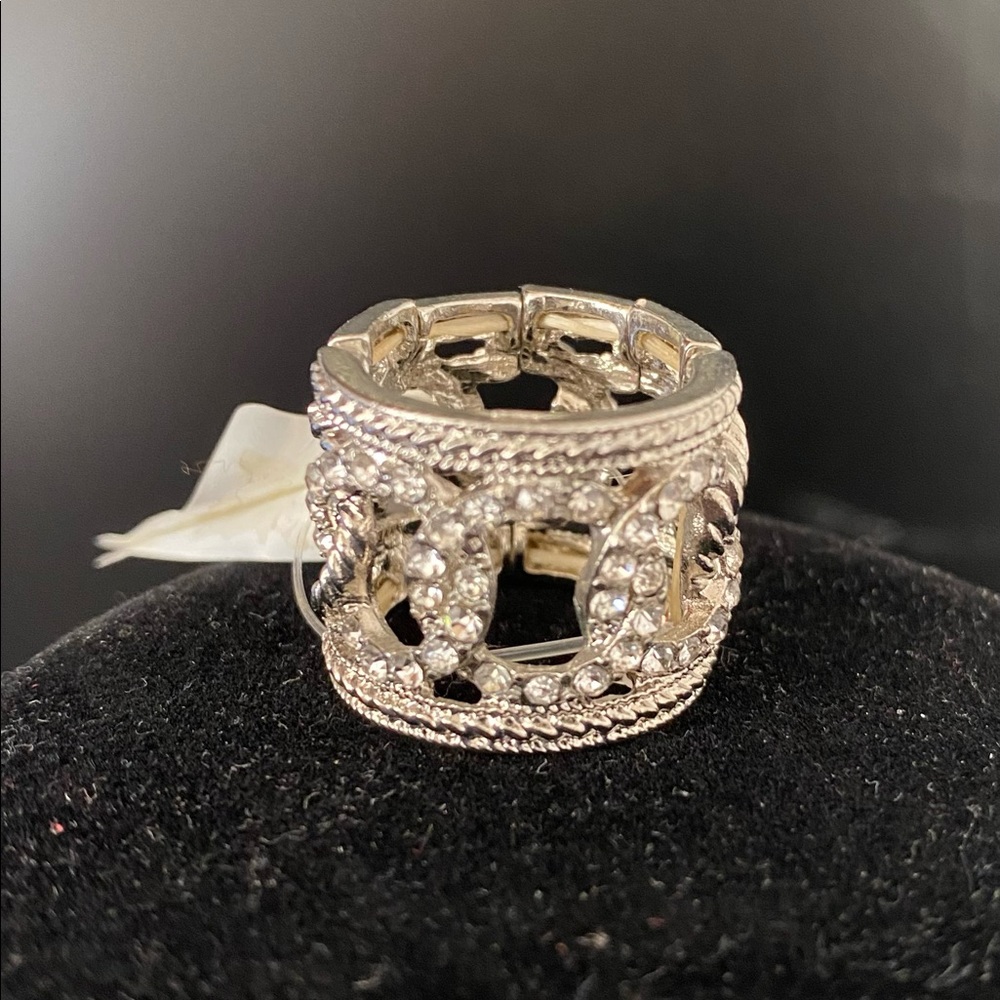 Ladies silver crystal ring